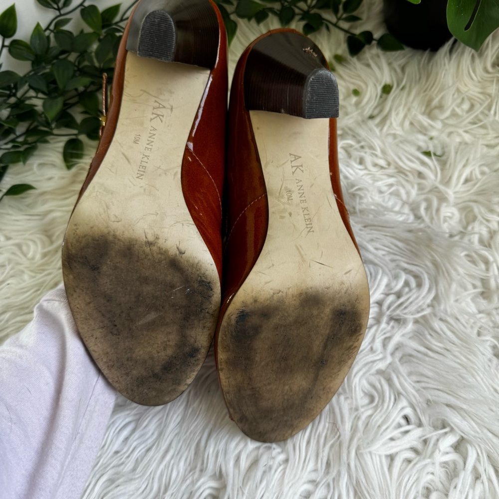 Anne Klein Tan Patent Leather peep toe heels - Picture 3 of 6